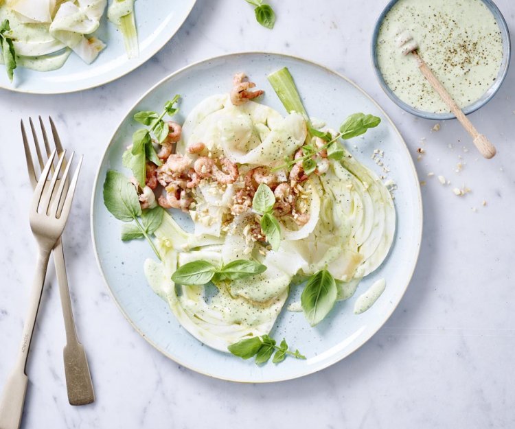 Carpaccio de fenouil au flétan fumé et à la sauce verte