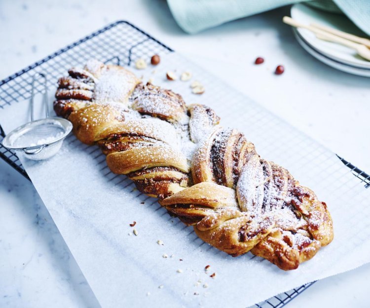 Pain torsadé au chocolat et aux noisettes