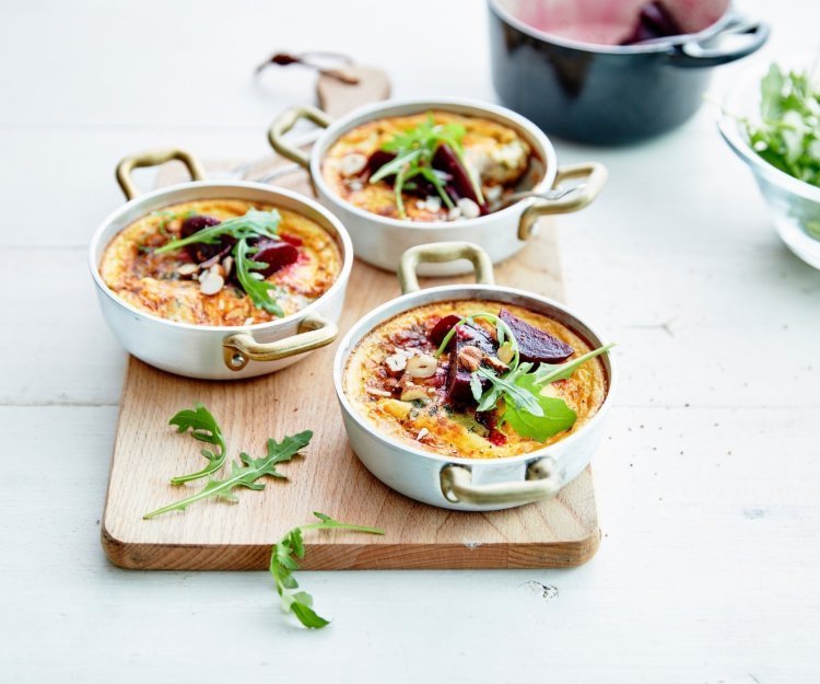 Ovenschotel met steenbolk blauwe kaas en rode biet Ovenschotel met steenbolk blauwe kaas en rode biet
