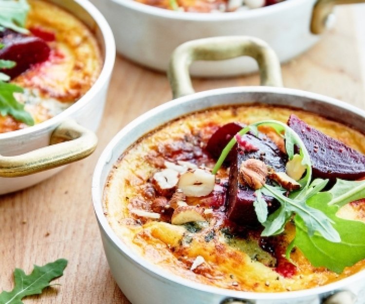 Plat au four croquant à base de tacaud, de fromage bleu et de betterave rouge