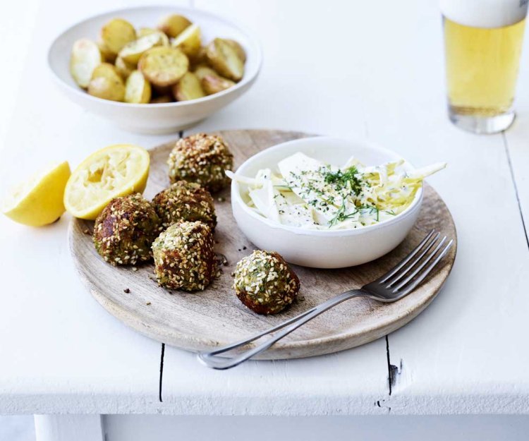 Falafels, salade de chicon et pommes de terre au four