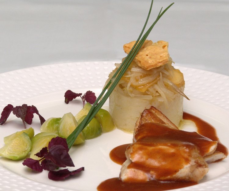 Filet de coucou de Malines, purée de chicons, de fromage de Grimbergen et choux de Bruxelles Filet de coucou de Malines, purée de chicons, de fromage de Grimbergen et choux de Bruxelles
