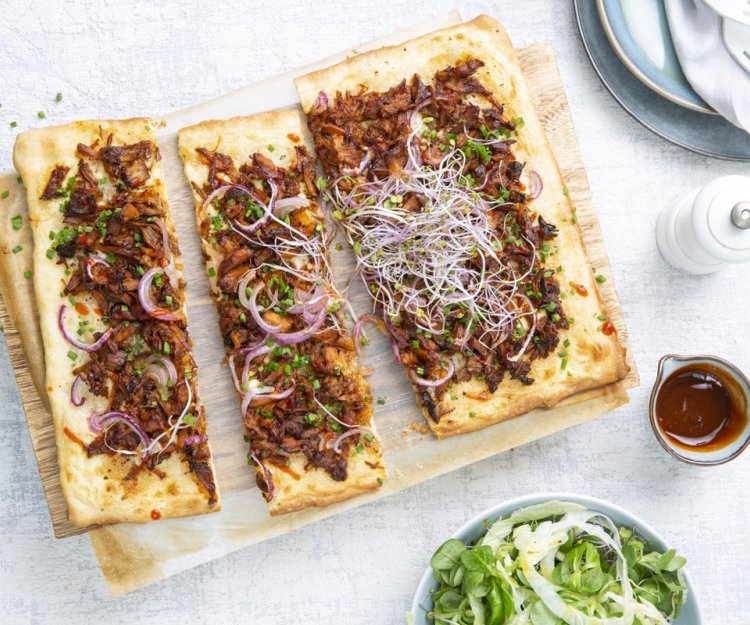 Tarte flambée à l’effiloché de porc Tarte flambée à l’effiloché de porc