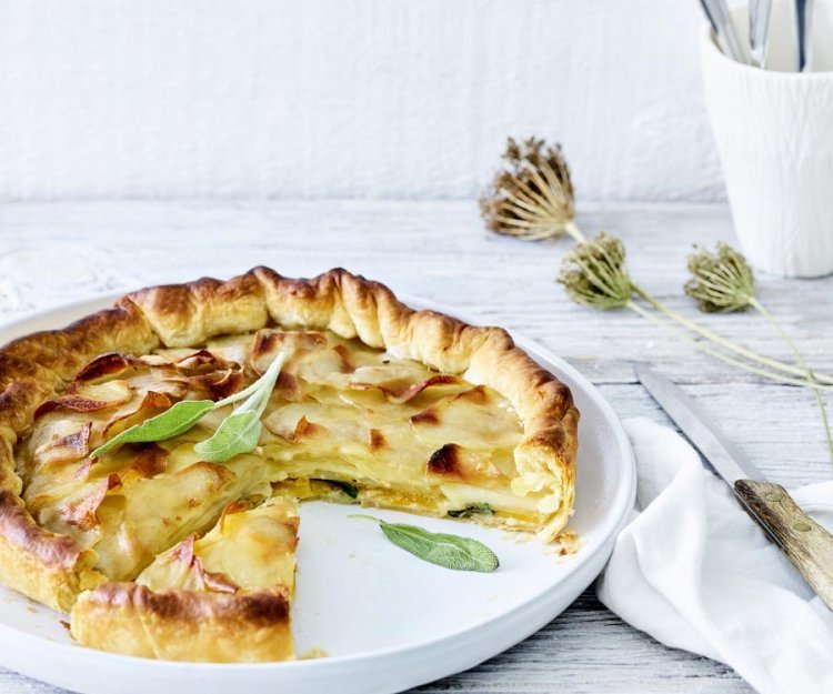 Galette de pommes de terre, oignon, potiron et sauge Galette de pommes de terre, oignon, potiron et sauge