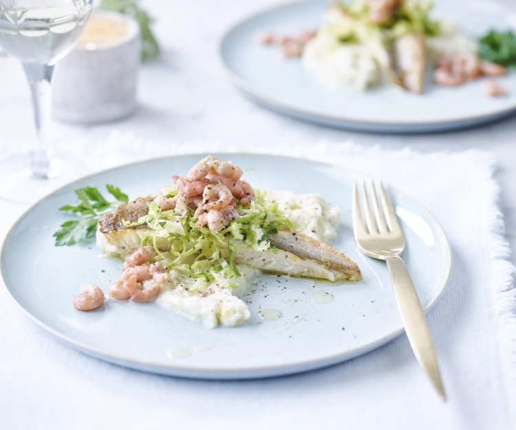 Rouget et crevettes grises, purée de chou-fleur et salade de choux de Bruxelles