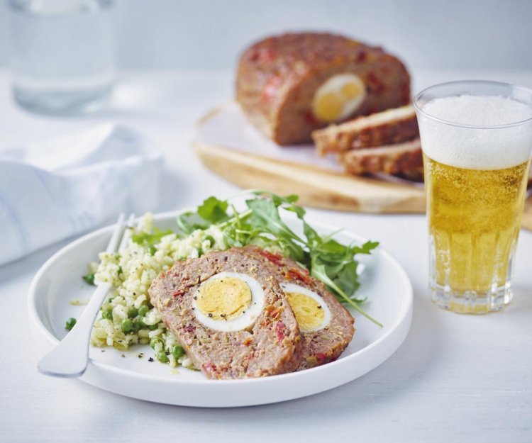 Pain de viande aux œufs et risotto