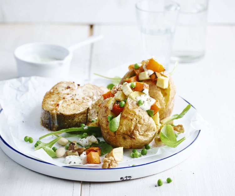 Pommes de terre en chemise, légumes hivernaux et aiglefin