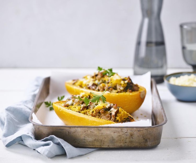 Courges spaghetti farcies au haché et champignons