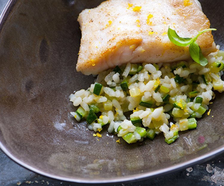 Gegrilde griet, risotto met courgette en citroen