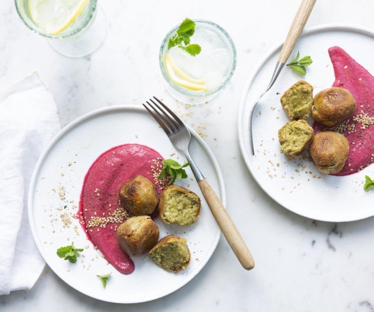 Boulettes végétariennes au chou-fleur et crème de betterave rouge