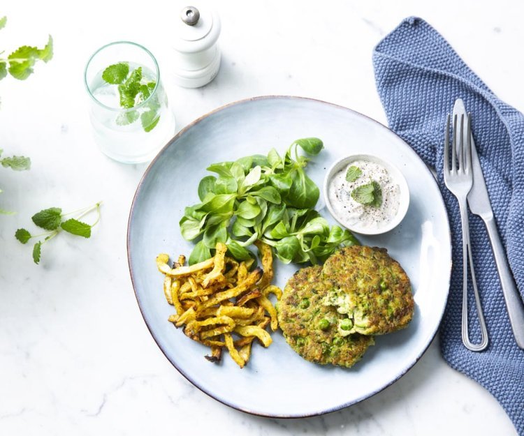 Burger de légumes et frites de céleri-rave au four