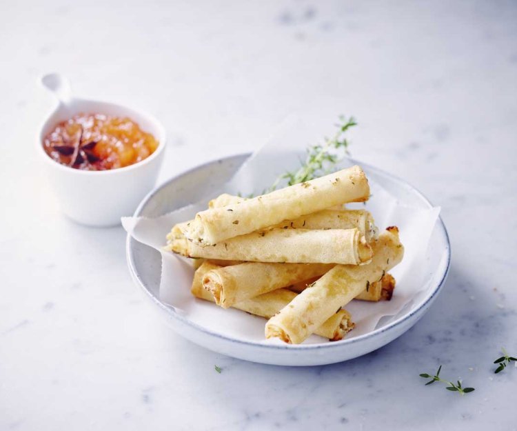 Rouleaux de pâte filo au chèvre et chutney de coings