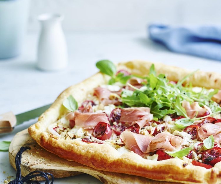 Tarte salée au jambon séché et groseilles à maquereau