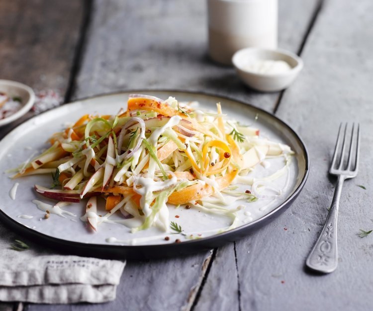 Salade de chou frais à la carotte et à la pomme Salade de chou frais à la carotte et à la pomme