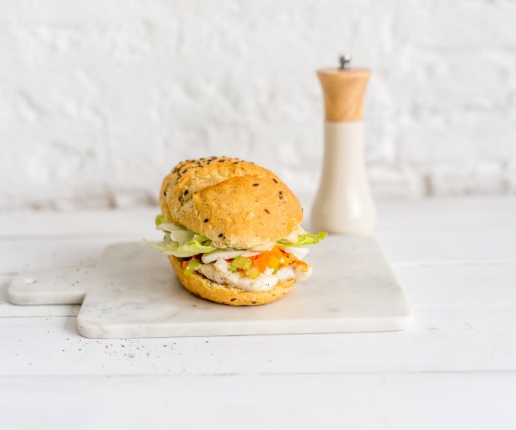 Burger de lotte, mozzarella et petits légumes