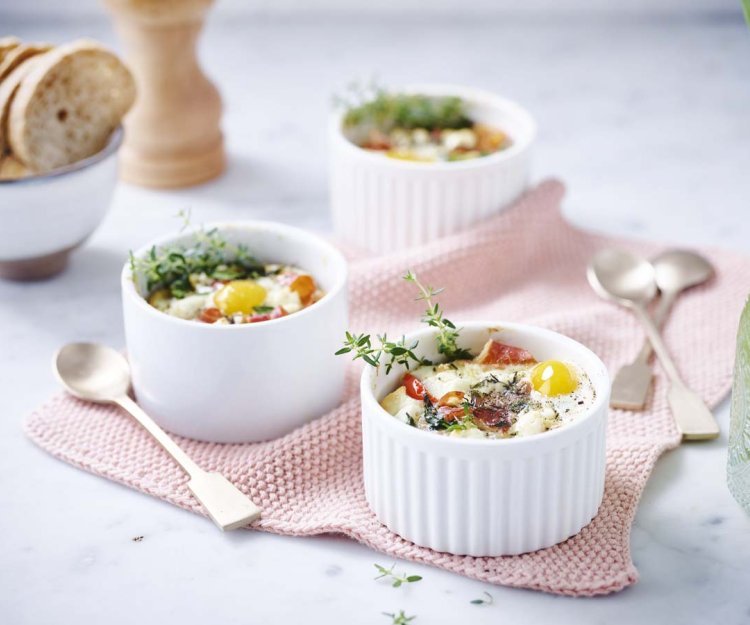 Œuf en cocotte au jambon séché, épinard et tomates cerises