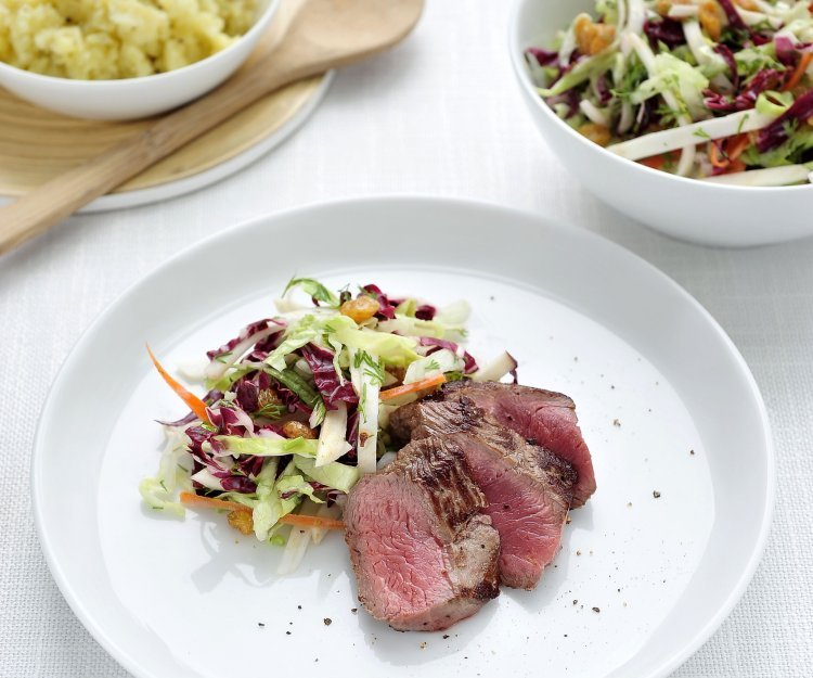 Filet pur à la salade de chou blanc et aux pommes de terre rattes Filet pur à la salade de chou blanc et aux pommes de terre rattes