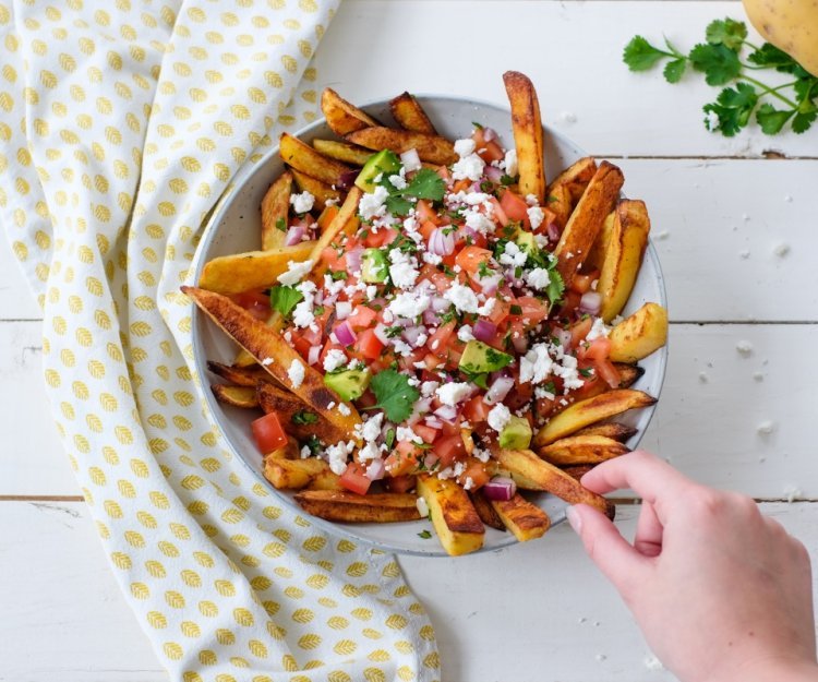 Frites au four, salsa de tomates et feta