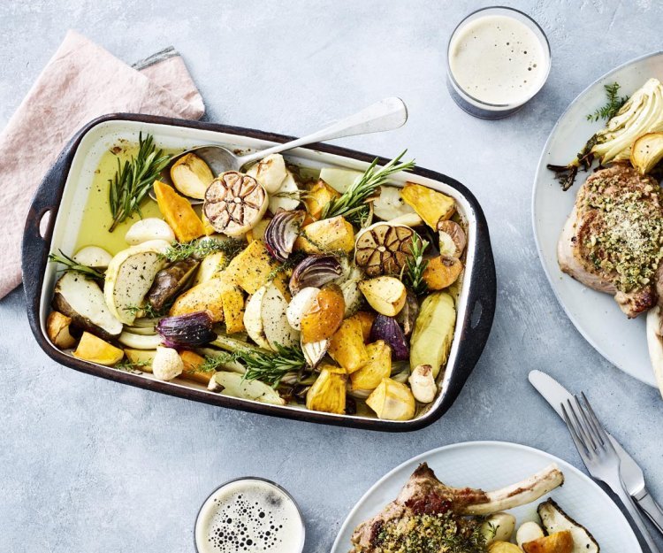 Légumes d’hiver au four et côtelettes de veau en croûte