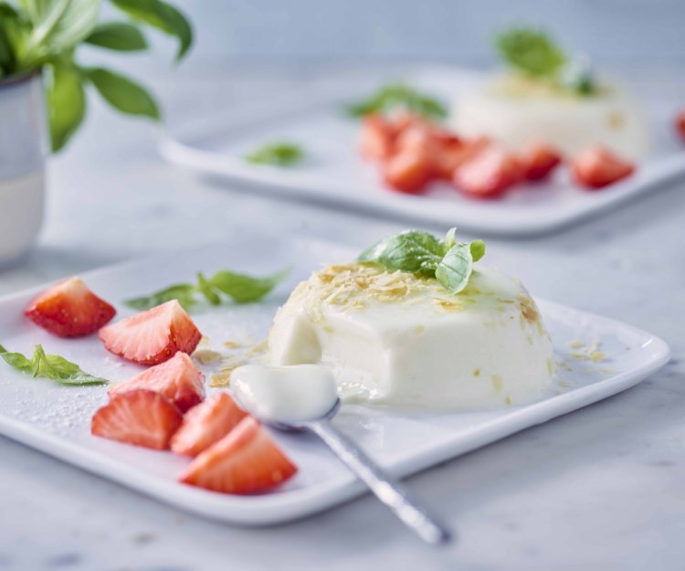 Panna cotta au yaourt et aux fraises