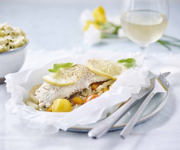 Papillote de grondin perlon au fenouil et aux tomates Papillote de grondin perlon au fenouil et aux tomates