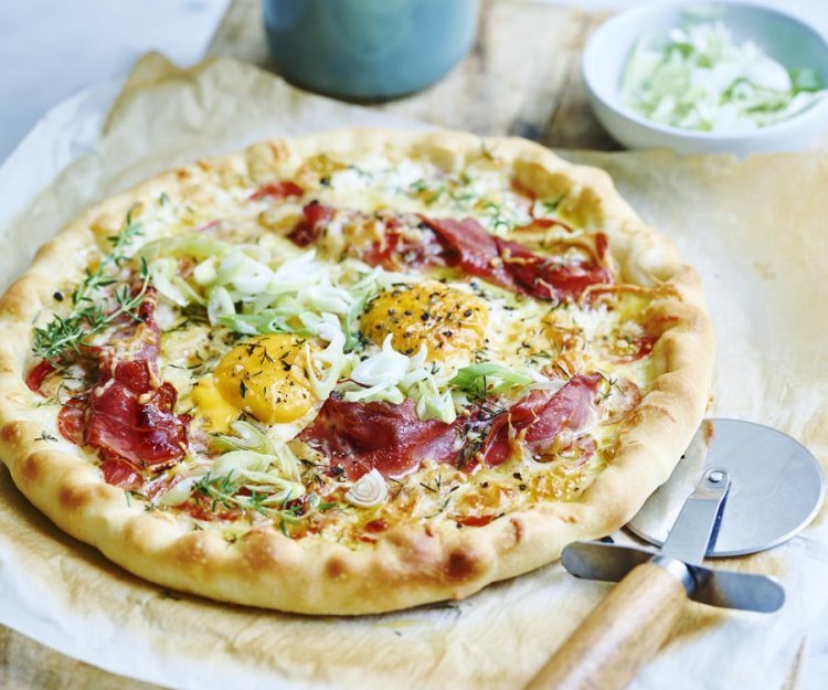 Pizza au jambon séché