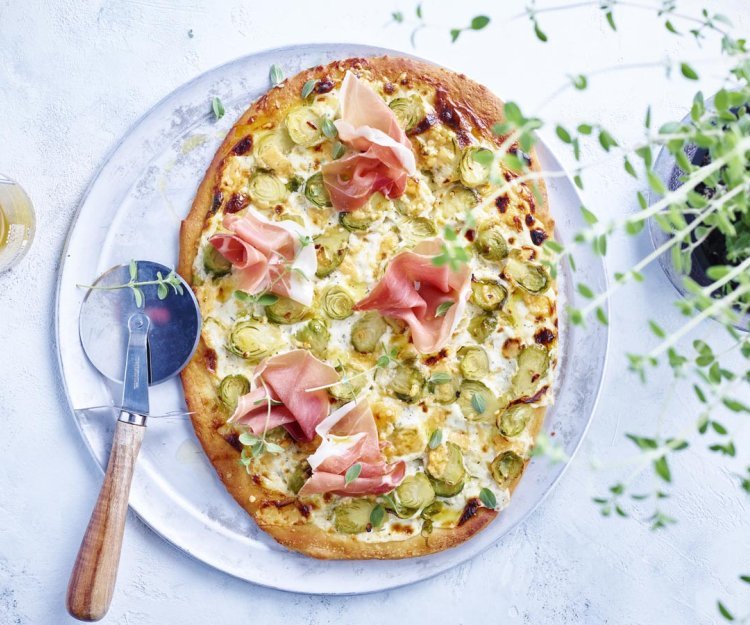 Pizza aux choux de Bruxelles et au jambon Pizza aux choux de Bruxelles et au jambon