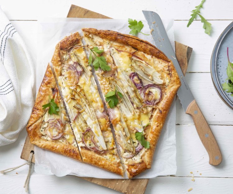 Tarte fine aux chicons, jambon et fromage frais