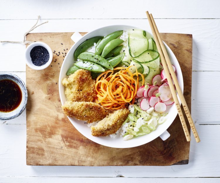 Poke bowl au poulet croustillant Poke bowl au poulet croustillant