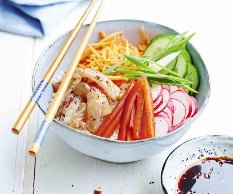 Poke bowl au bar et à la vinaigrette ponzu