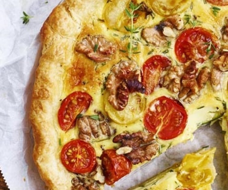 Quiche à la courgette, tomates cerises et crème aigre Quiche à la courgette, tomates cerises et crème aigre