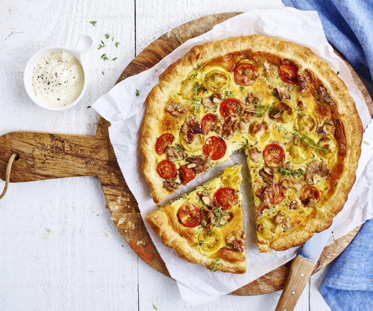 Quiche met courgette, kerstomaatjes en zure room