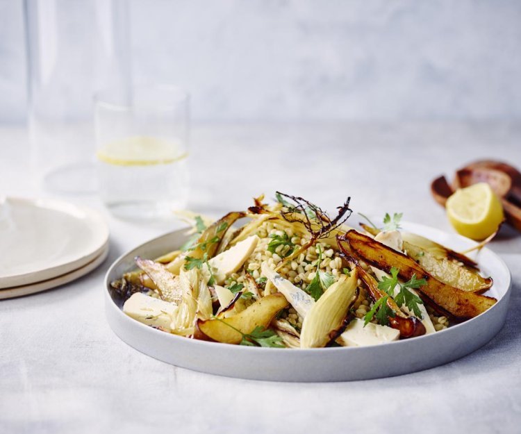 Salade de poire au fenouil, bleu et grains de blé