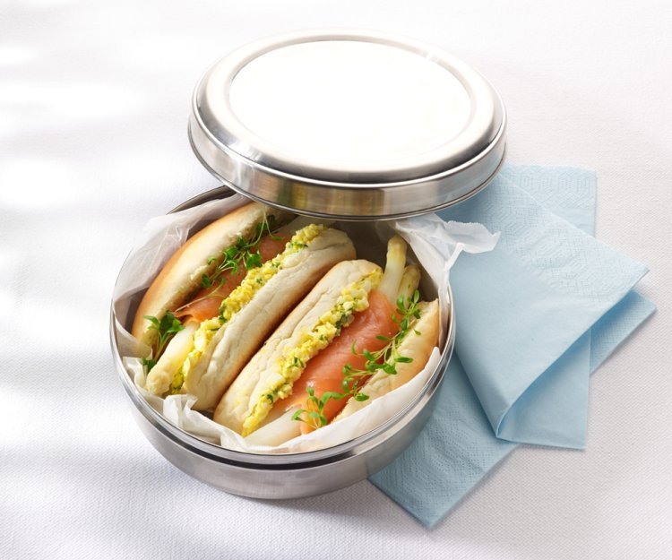 Sandwiches aux rouleaux d’asperges-saumon et salade d’œufs Sandwiches aux rouleaux d’asperges-saumon et salade d’œufs