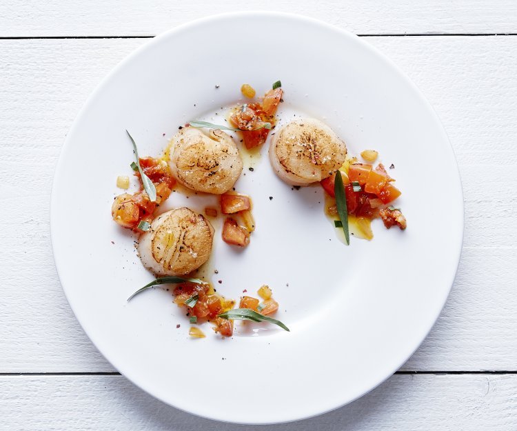 Coquilles Saint-Jacques aux tomates et à l’estragon Coquilles Saint-Jacques aux tomates et à l’estragon