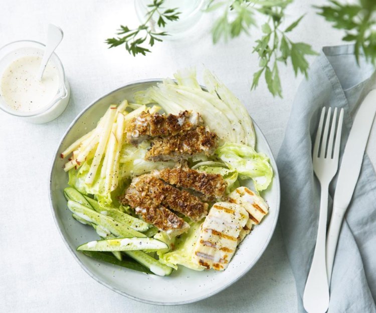 Salade fraîche, escalope et vinaigrette au lait battu