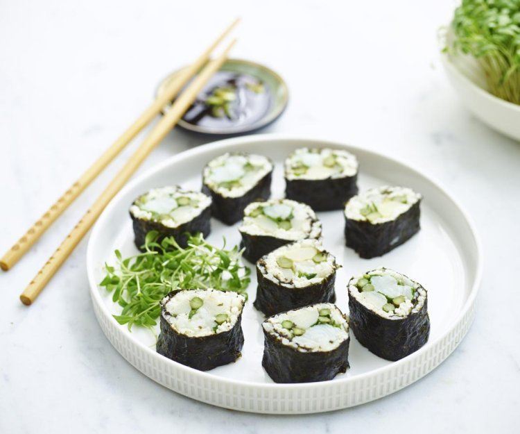 Sushis au riz de chou-fleur et à la daurade