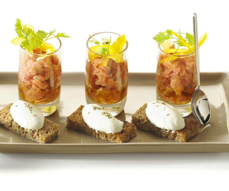 Tartare de bœuf Blanc bleu belge au poivre noir et crème de soja Tartare de bœuf Blanc bleu belge au poivre noir et crème de soja