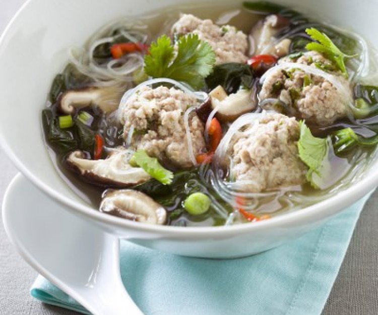 Soupe thaï aux boulettes de viande