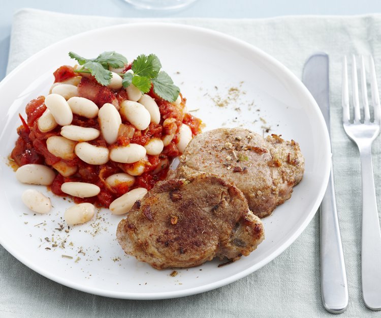 Filet de porc et haricots blancs en sauce tomate