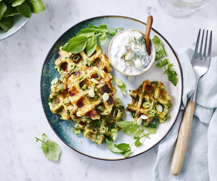 Gaufres de pommes de terre et de légumes au tzatziki Gaufres de pommes de terre et de légumes au tzatziki