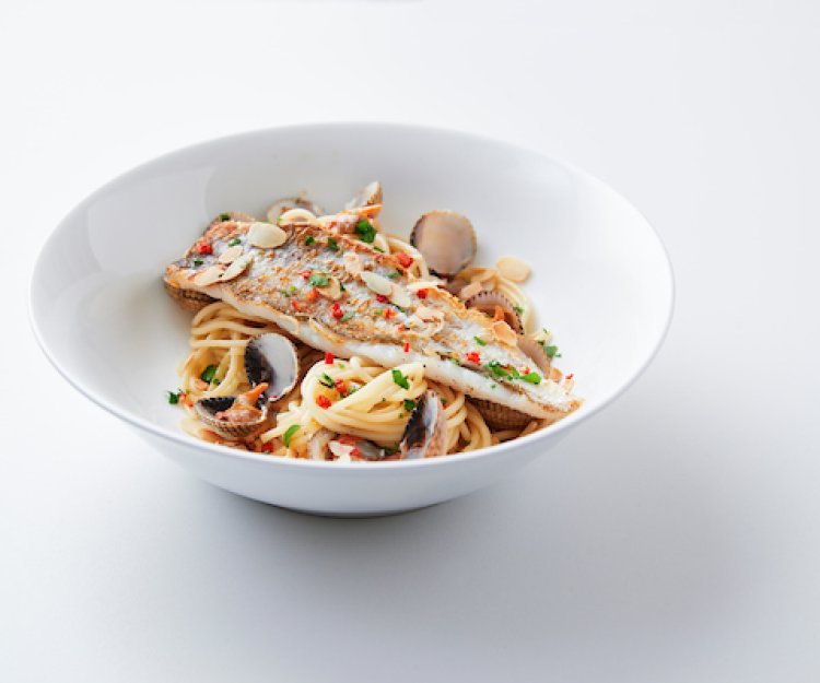 Wijting met pittige pasta vongole