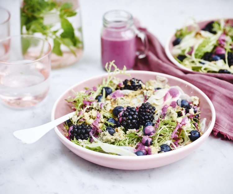 Salade estivale aux mûres et myrtilles Salade estivale aux mûres et myrtilles