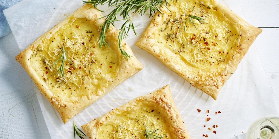 Tartelettes feuilletées aux 3 fromages