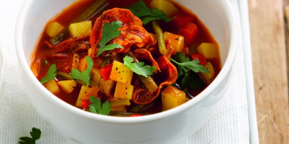 Aardappel- en chorizosoep Aardappel- en chorizosoep