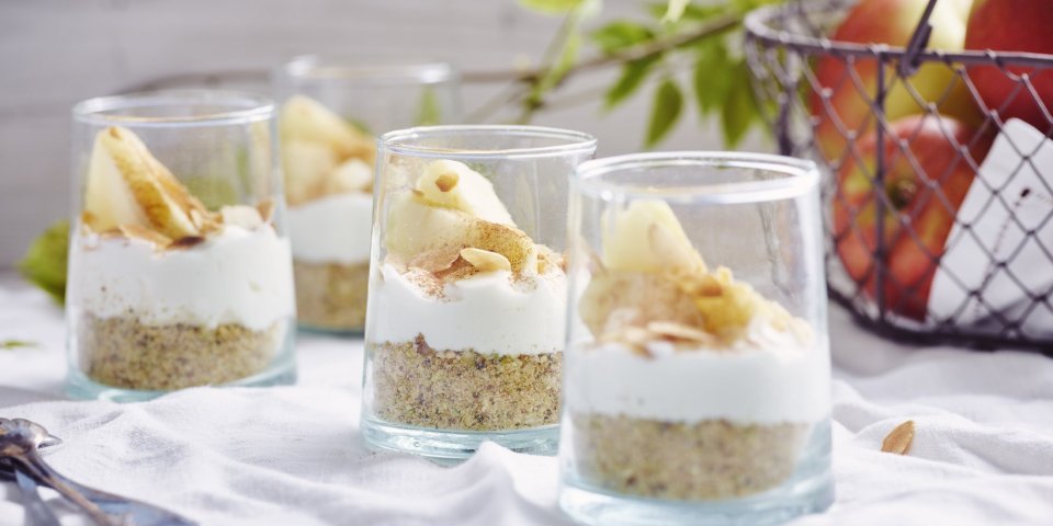 Appeltaart in glaasjes Appeltaart maar dan eens anders! Deze keer maken we appeltaart in een glaasje, alle smaken en ingrediënten lepel je van het glaasje naar je mond. Heerlijk!