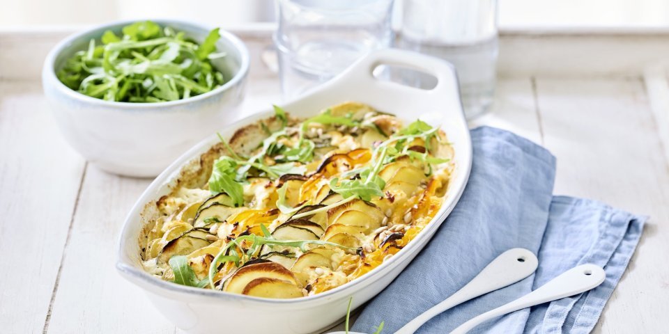 Een zomerse ovenschotel? Jawel, dit is er eentje met schijfjes aardappel, courgette en paprika. Dit in combinatie met de Belgische kazen als Flandrien jong en geitenkaas van de geitenboer, top gerechtje!