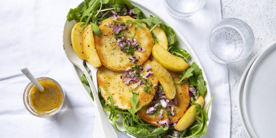 Een rijke salade boordevol groenten én een stukje fruit. De appel zorgt voor een heerlijke zoete toets in het gerechtje. 