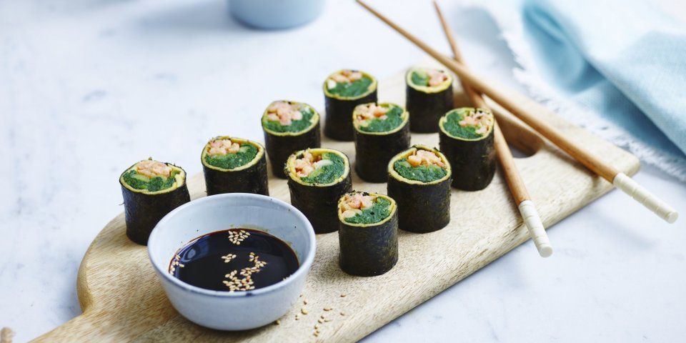 Sushis aux crevettes et à l'omelette Sushis aux crevettes et à l'omelette