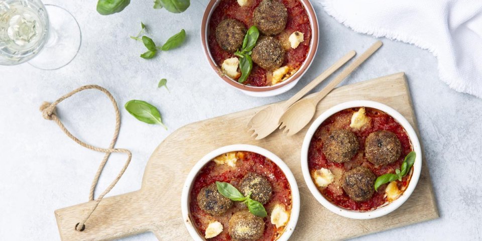 Boulettes de poulet et pesto en sauce tomate